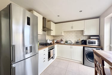 2 bed house, White Furrows, Netherfield, Nottingham, NG123LE - Image 2